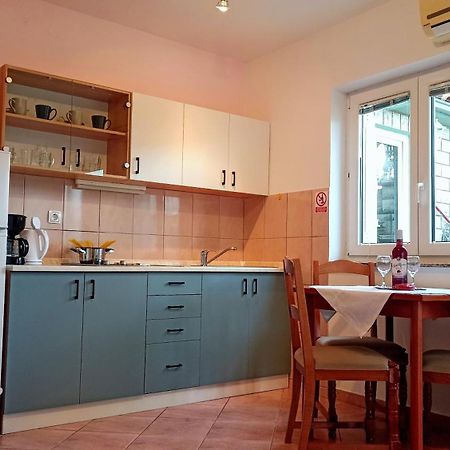 Holiday Home Larma セニ エクステリア 写真