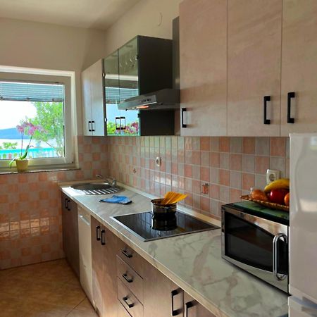 Holiday Home Larma セニ エクステリア 写真