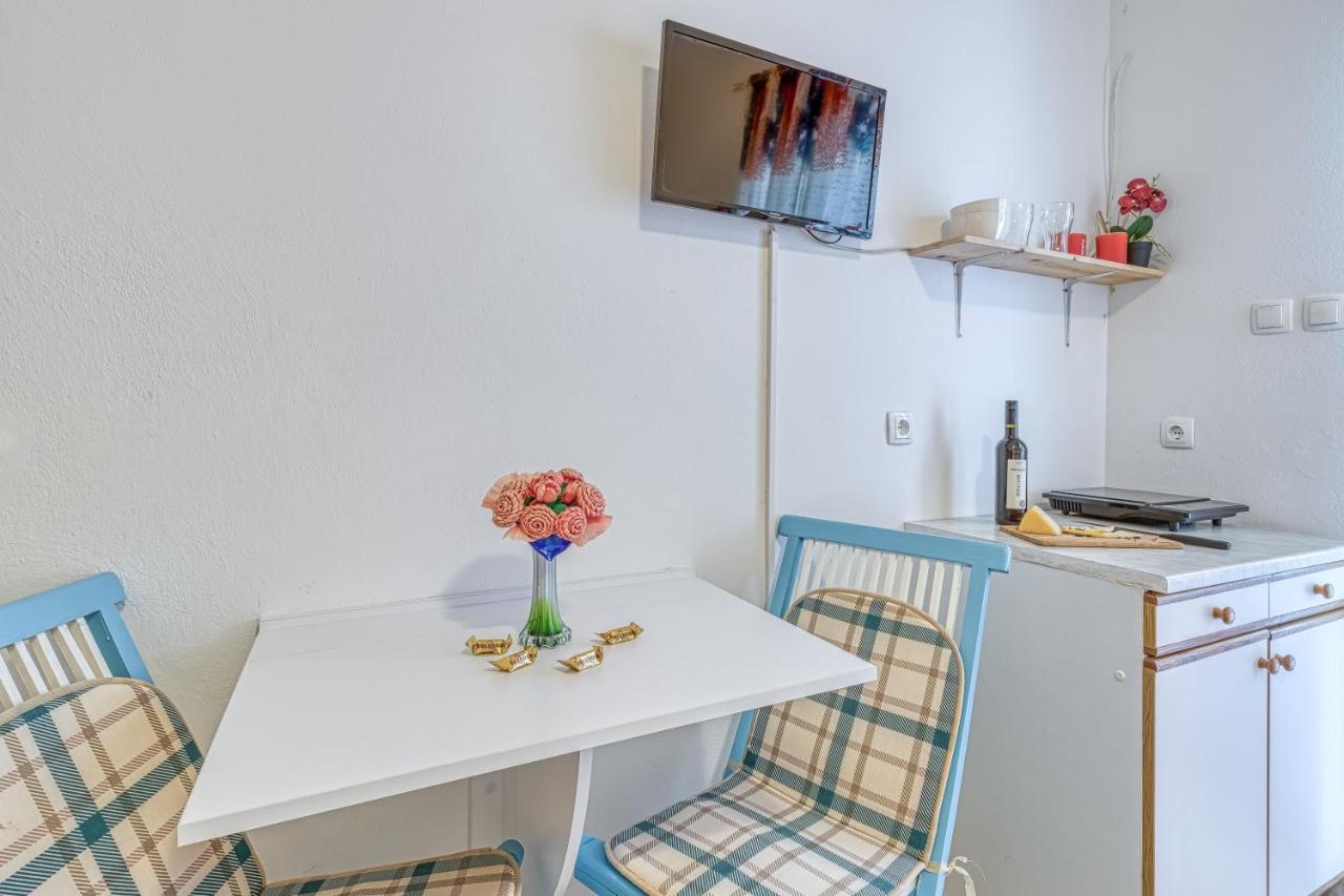 Holiday Home Larma セニ エクステリア 写真