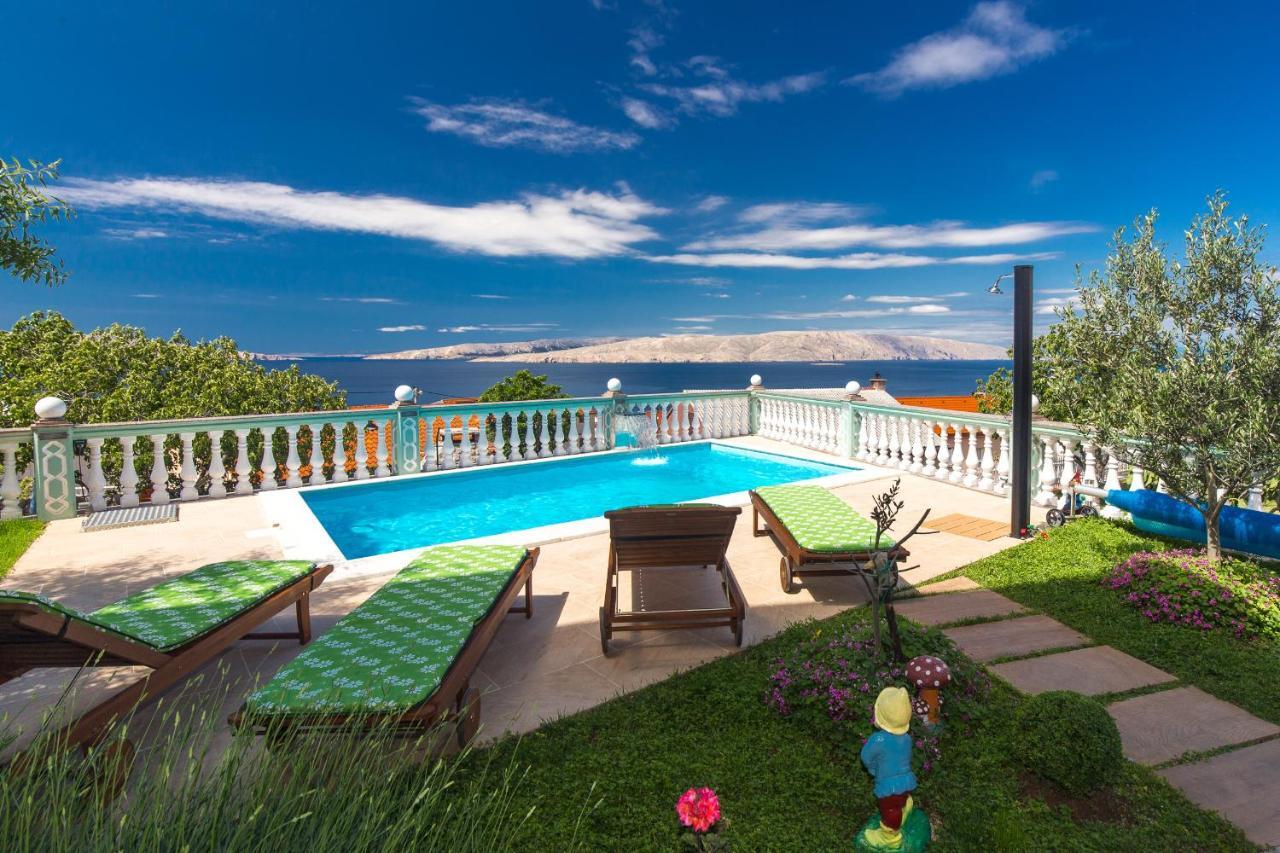 Holiday Home Larma セニ エクステリア 写真